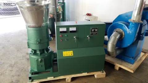 Imagen del producto relacionado Peletizadora Industrial MKFD360C 360 mm de Matriz Plana - La MKFD360C es una peletizadora eléctrica de 360 mm y 22 kW que fabrica alimentos balanceados peletizados de 680 a 820 kg po…
