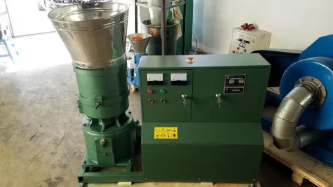 Imagen del producto relacionado Peletizadora 360 mm Eléctrica para Pellet de Madera – MKFD360C (Biomasa Industrial) - La peletizadora MKFD360C de 360 milímetros con motor eléctrico de 22 kilovatios transforma residuos de madera y biomasa seca…
