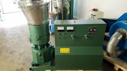 Imagen del producto relacionado Peletizadora Eléctrica MKFD360C de 360 mm y 22–30 kW - La MKFD360C es una peletizadora eléctrica con dado plano de 360 mm y motor de 22 a 30 kW, pensada para producción industrial…
