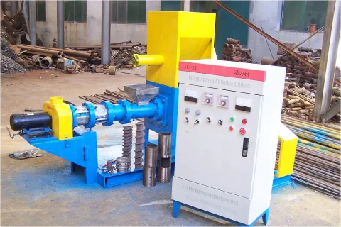 Imagen del producto relacionado Extrusora de Alimento para Gatos MKED090B, 300-350 kg/h - Extrusora MKED090B para croquetas de alimento para gatos, con 37 kW y una capacidad de 300 a 350 kg/h. Sirve para moldear ce…