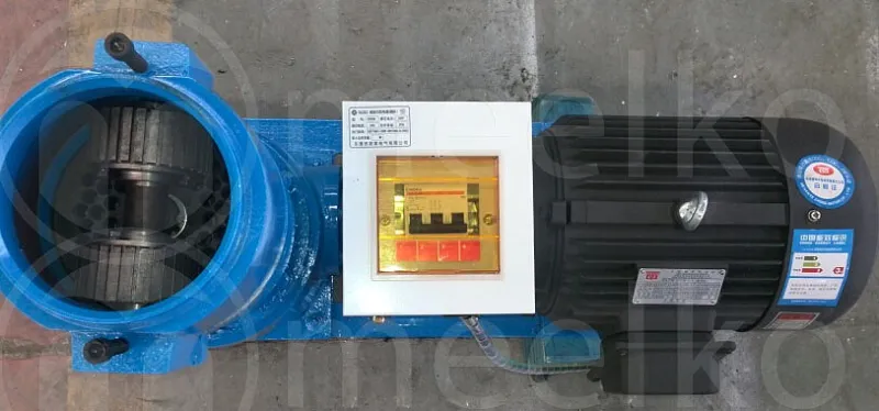 Imagen 2 del producto Peletizadora Eléctrica MKFD150B de 150 mm y 3–4 kW - La MKFD150B es una peletizadora eléctrica con matriz plana de 150 mm y motor de 3 a 4 kW para alimento balanceado. Da más es…